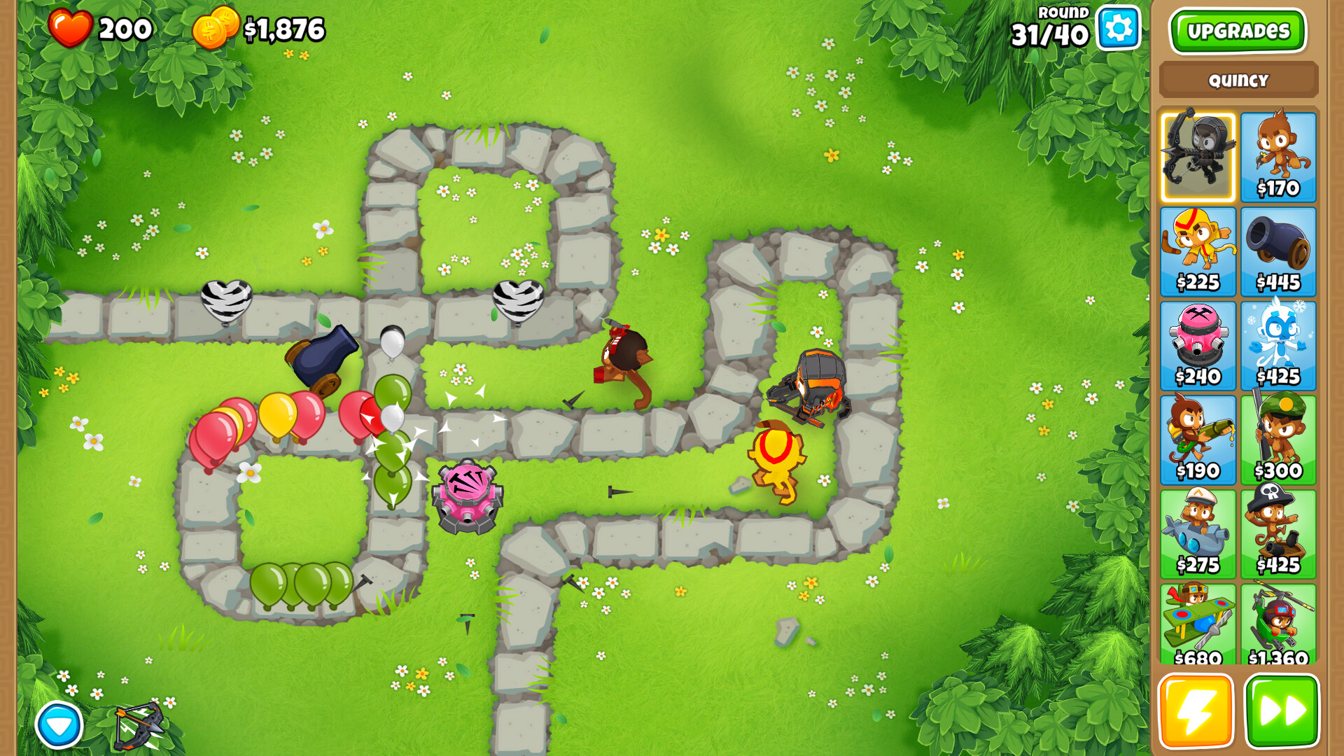 Early Bloons TD 6 round on a grassy map with the first balloons on the track